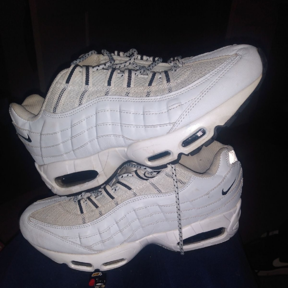 Shoes - Picture 4 of 4